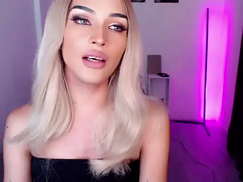 Alicegreenexx online show from April 15, 11:27 pm