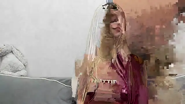 Sarah keyy online show from April 1, 7:22 pm