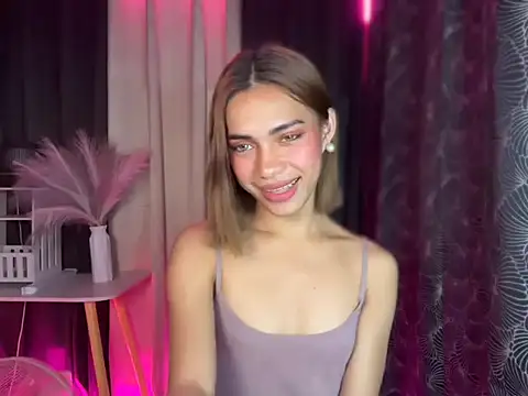 Snapshot of Lovelynikki03 chatting on October 14, 6:43 pm Lovelynikki03 online show from October 14, 6:43 pm