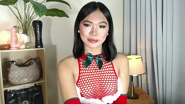 miyaa Moore online show from December 4, 6:30 pm