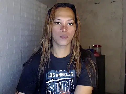 isabellabigcock06 online show from April 15, 1:55 pm