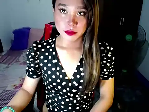 Urassiansweetcummer online show from October 28, 1:33 am