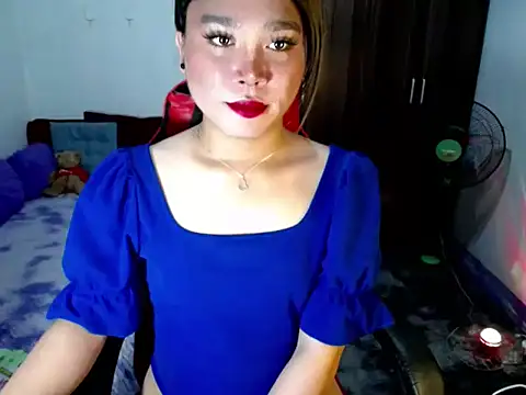 Urassiansweetcummer online show from April 10, 2:39 am