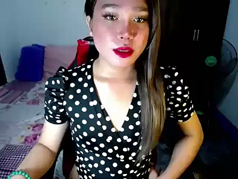 Urassiansweetcummer online show from October 24, 2:07 am