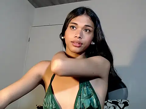 urcurlydiva online show from November 18, 4:30 pm