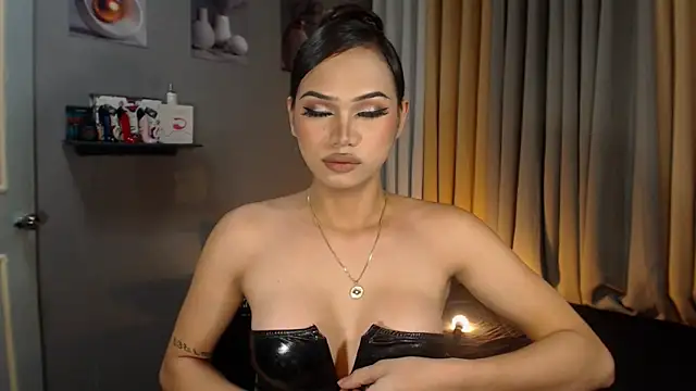 Unforgettablejulia online show from March 17, 2:32 pm