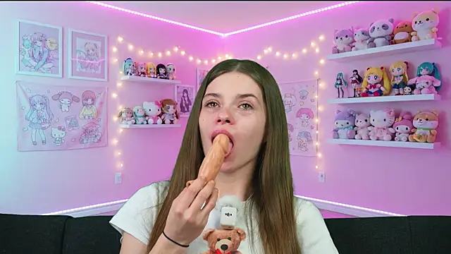 sukie spooky online show from April 15, 8:59 am