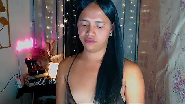 Lorainnelustts online show from February 17, 3:44 pm