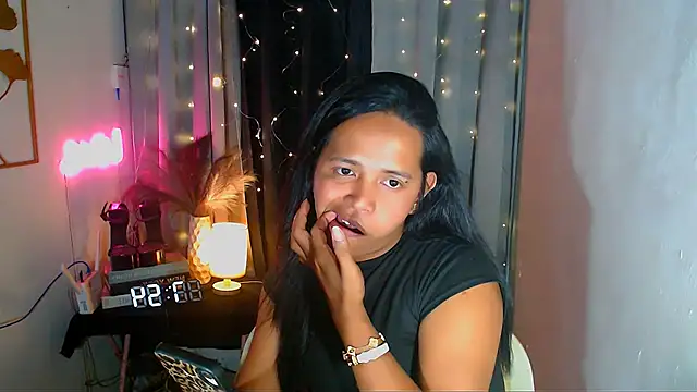 Lorainnelustts online show from February 25, 7:34 pm