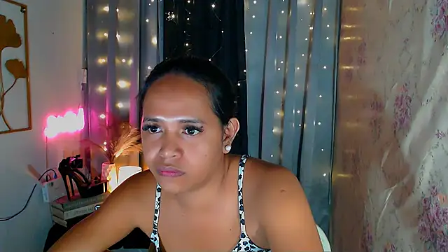 Lorainnelustts online show from February 12, 6:04 am