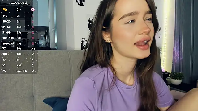 lovelyalivia online show from December 14, 9:48 am