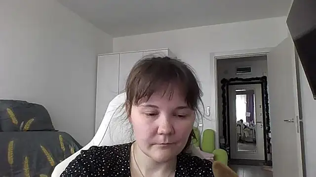 Snapshot of Qaynii chatting on September 20, 9:07 am Qaynii online show from September 20, 9:07 am