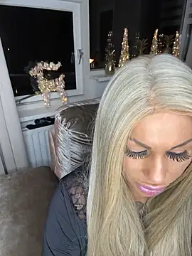 Snapshot of dutchbarbie chatting on October 28, 6:57 pm dutchbarbie online show from October 28, 6:57 pm