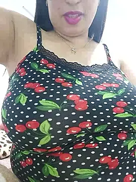 rousaa online show from April 6, 8:32 pm