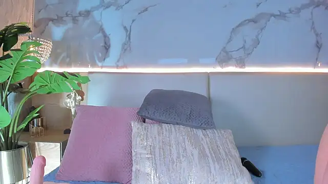 ValSmith  online show from February 20, 6:26 am