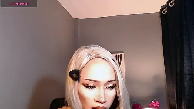 AiraCumSlut online show from April 12, 5:05 pm