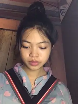 Snapshot of Thy00__ chatting on October 13, 2:47 am Thy00 online show from October 13, 2:47 am