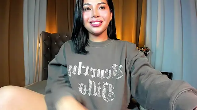 LauraLoove online show from November 10, 6:03 pm