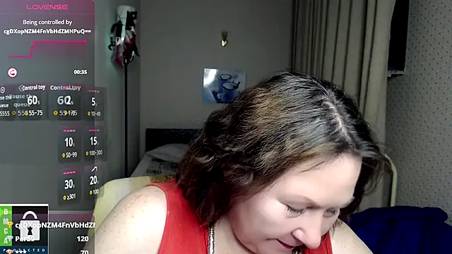 Snapshot of milf_hornys chatting on October 20, 5:27 pm milf hornys online show from October 20, 5:27 pm