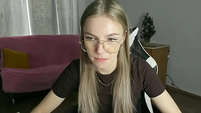 HitGyrl online show from January 12, 8:41 am