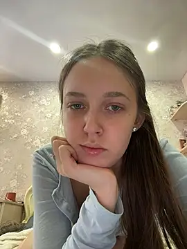 ElliRose online show from February 23, 9:20 am