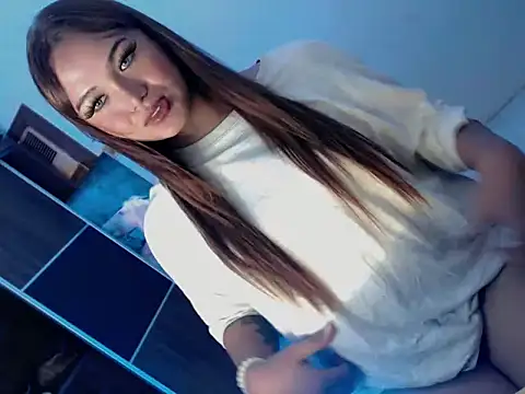Snapshot of Sweet_angelinax chatting on October 18, 4:48 am Sweet angelinax online show from October 18, 4:48 am