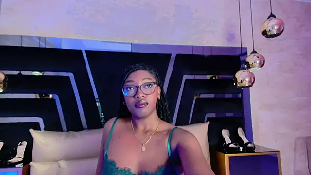 YallianaBrooks online show from December 18, 8:57 pm