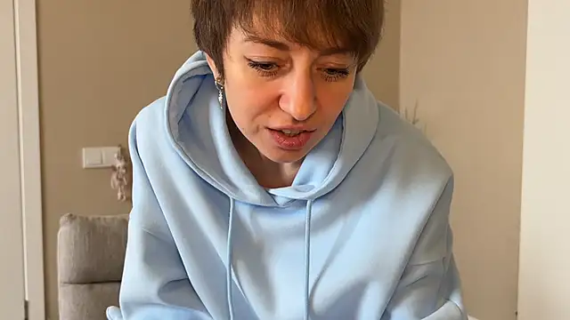 daniellia  online show from December 20, 9:24 am