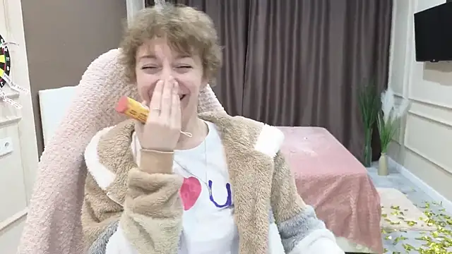 daniellia  online show from September 30, 6:46 pm