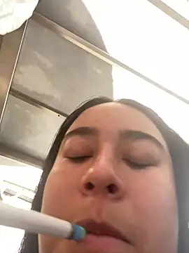 Zoey thompson online show from April 14, 8:42 pm