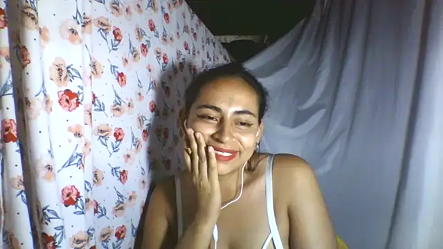 Snapshot of Anabelhotxx16 chatting on October 14, 2:36 am Anabelhotxx16 online show from October 14, 2:36 am
