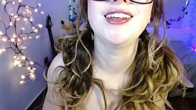Snapshot of Lil_bela chatting on September 22, 12:14 pm Lil bela online show from September 22, 12:14 pm
