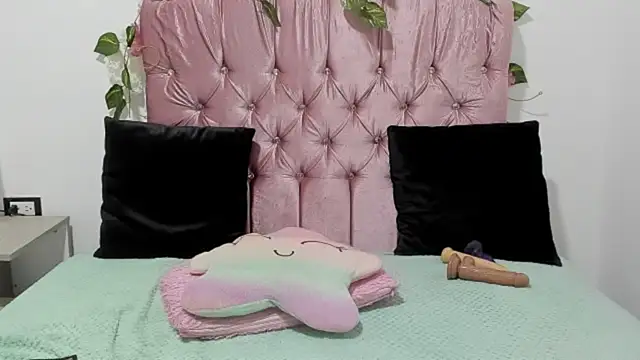 ivy moon05 online show from December 16, 4:35 pm