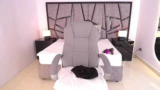 JeinnoveMontenegr0 online show from April 7, 12:07 pm