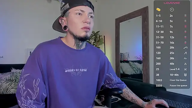 tyler jones  online show from March 5, 1:18 pm