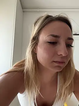 Snapshot of Celine_charme chatting on September 19, 6:34 am Celine charme online show from September 19, 6:34 am