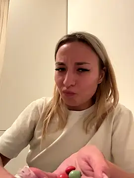 Snapshot of Celine_charme chatting on October 11, 5:15 pm Celine charme online show from October 11, 5:15 pm