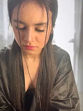 Sofi Leal online show from February 7, 12:20 pm