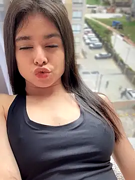 Sofi Leal online show from November 19, 1:00 pm