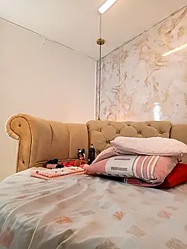 nathaliamiller online show from December 18, 8:35 pm