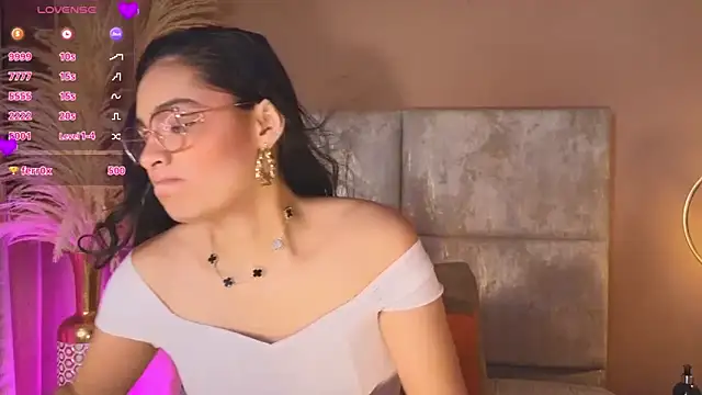 LunaAspen  online show from April 3, 6:06 pm