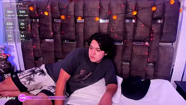 EmilyANDrew  online show from October 16, 5:21 am