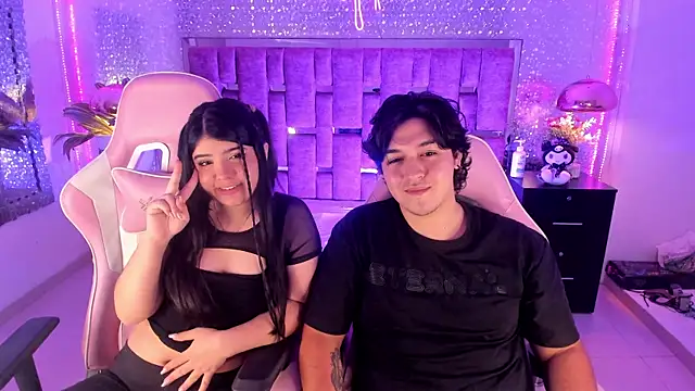 EmilyANDrew  online show from October 3, 4:17 am