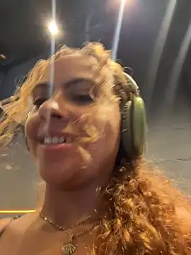 Chloe Leaozinho online show from February 20, 3:35 pm