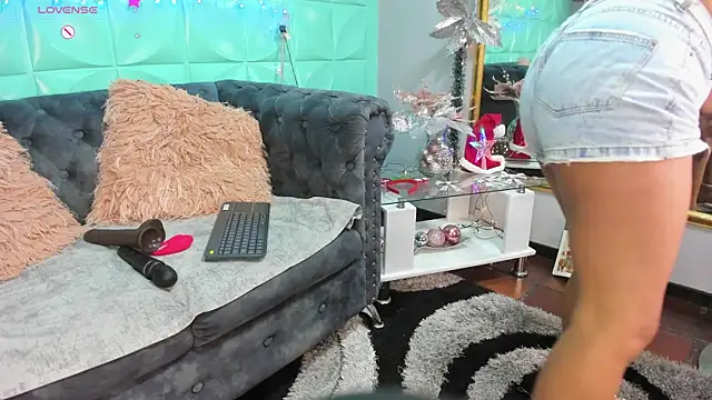 SailonTeen online show from December 21, 2:43 pm