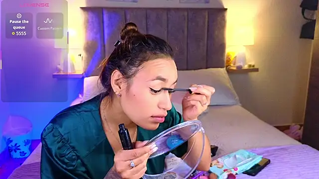 juliana-mancini online show from February 27, 10:04 am