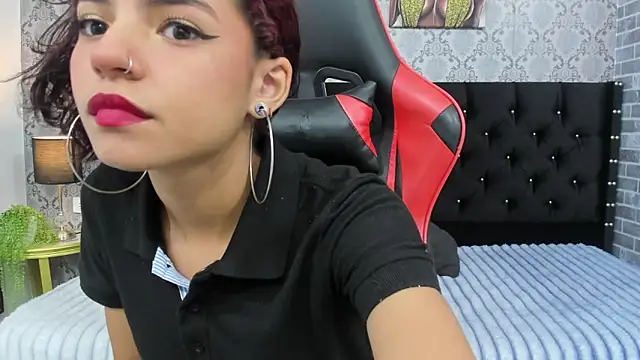 Snapshot of Kittypetite11 chatting on September 12, 2:01 am Kittypetite11 online show from September 12, 2:01 am