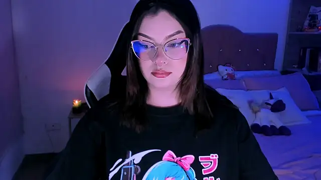 OphelianaRose33 online show from December 3, 12:24 am