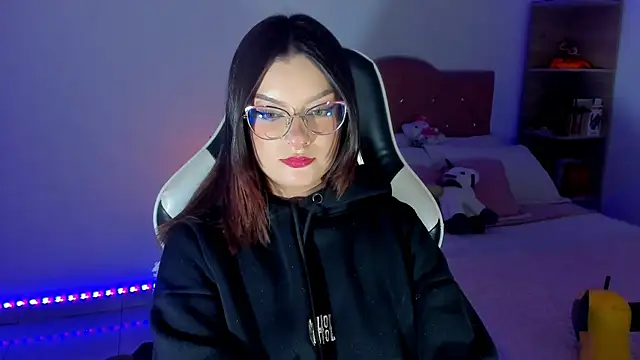 OphelianaRose33 online show from April 9, 11:21 pm