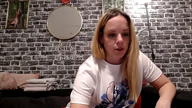 SexyMilf 37 online show from April 14, 8:53 pm